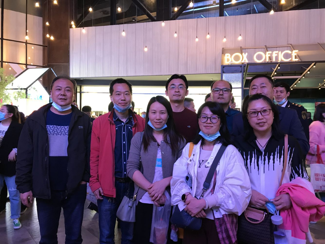 市政园林建设处机关党支部组织观看扶贫题材影片村路弯弯